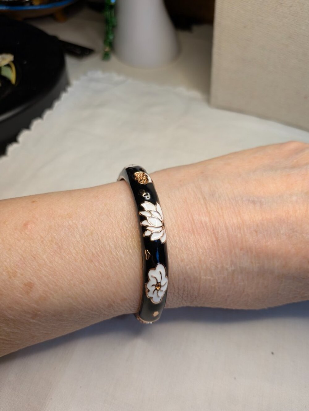 Vintage Jin Long Xing Black White Cloisonné Lotus Hinged Bangle Bracelet